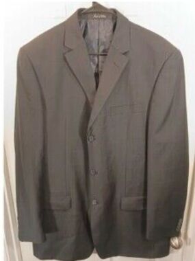 Men's Classic Three-Button  lineage tan Suit Jacket